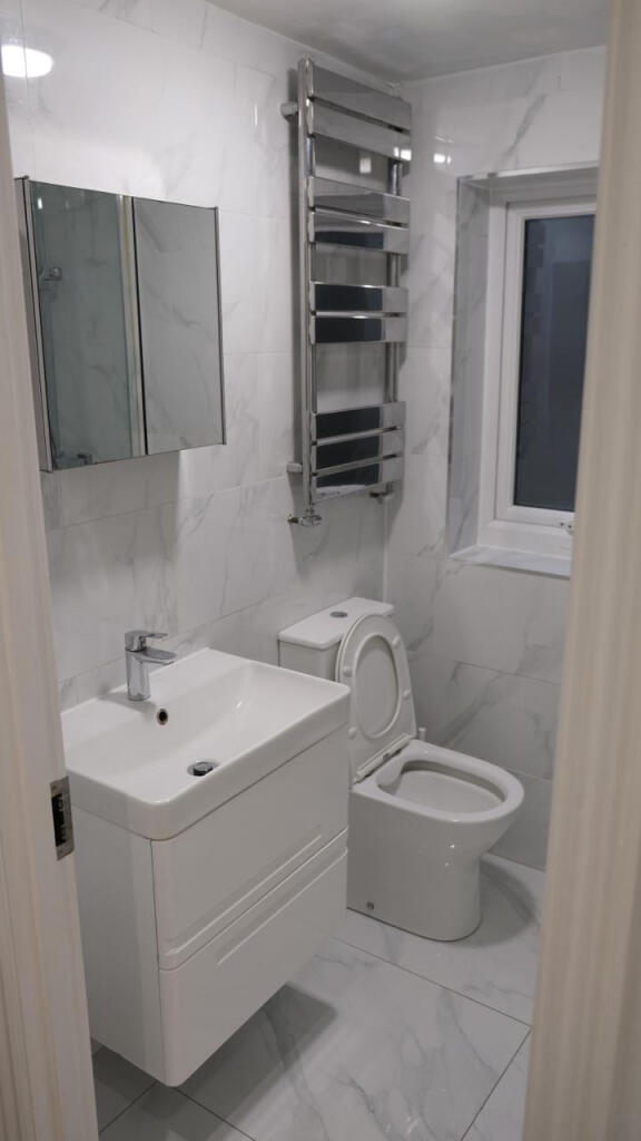 House in London - View 3