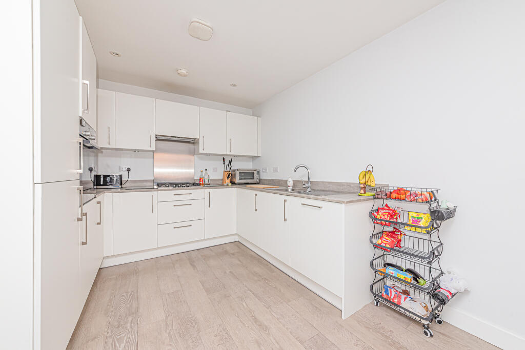 House in Wokingham, Emmbrook - View 4