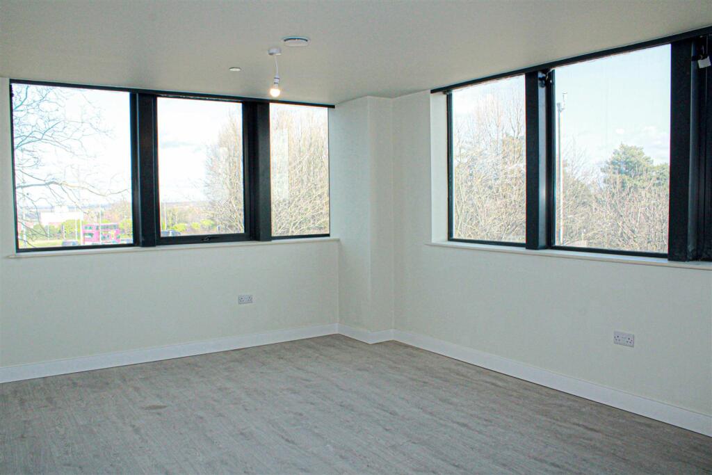 Apartment in Sandwell, Kenrick Village - View 4
