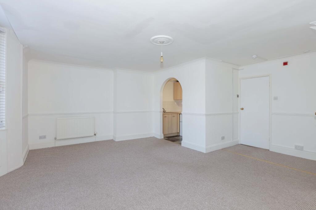 Apartment in Brighton & Hove, Hove - View 3