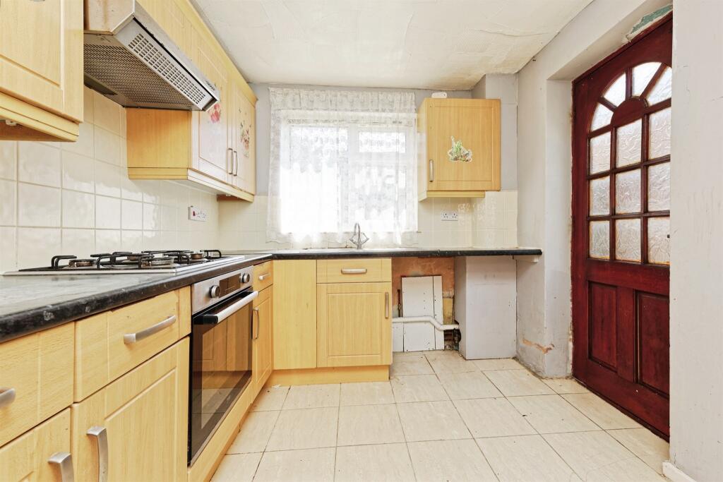 House in Canterbury, Hales Place - More