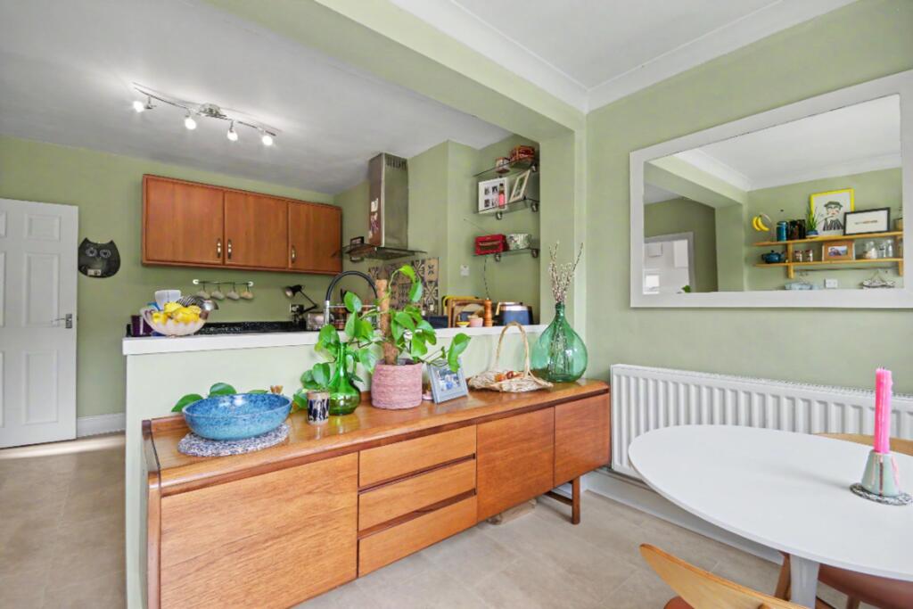 House in Nottingham, Beeston - More