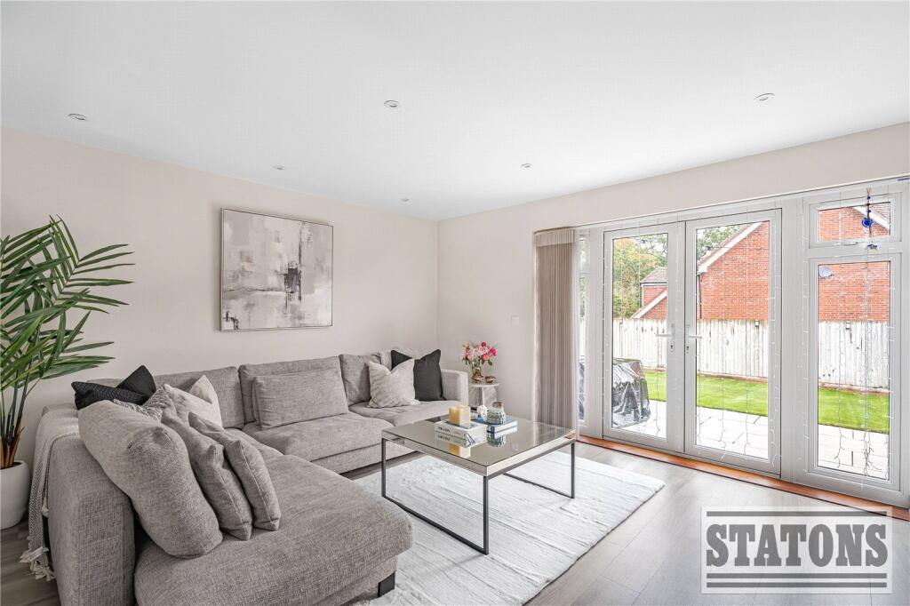 House in Broxbourne, Hertfordshire - View 4