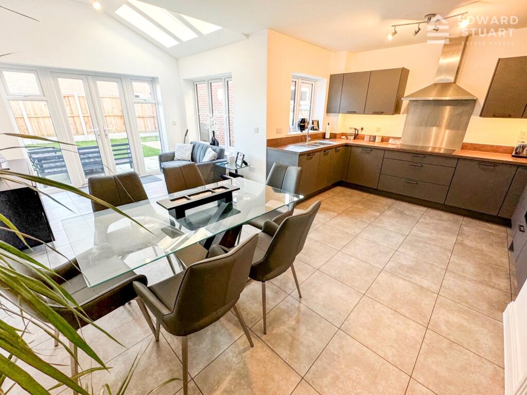 Jones Hill, Hampton, Peterborough, Cambridgeshire, PE7 photo 2