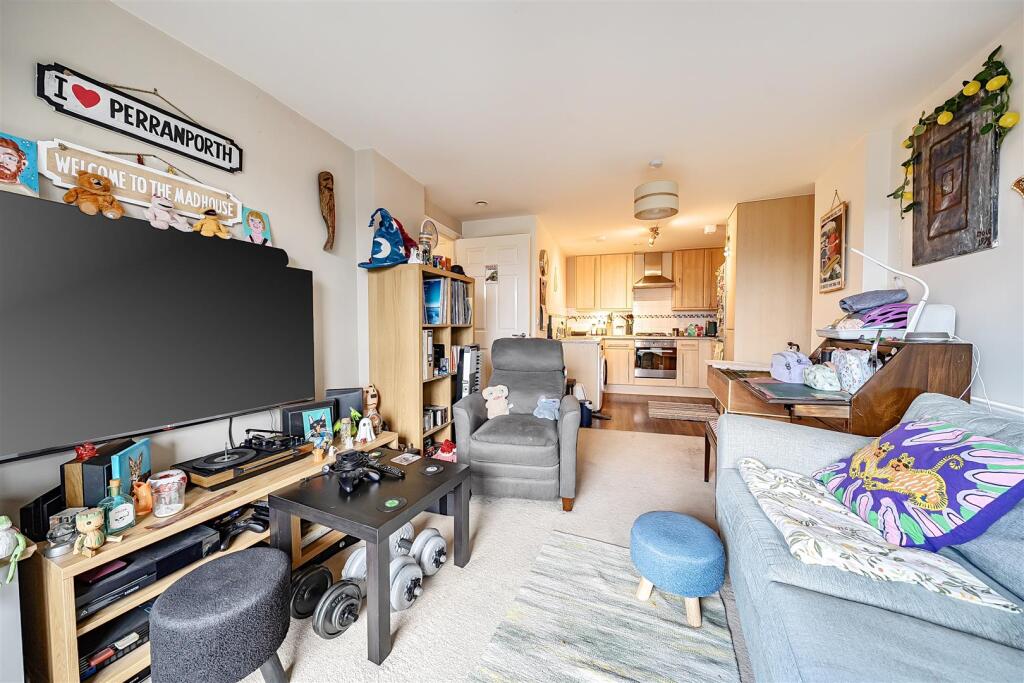 Apartment in Reading - View 3