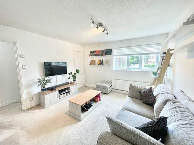 1-bed flat on Wellington Road, North Weald, CM16, £235,000