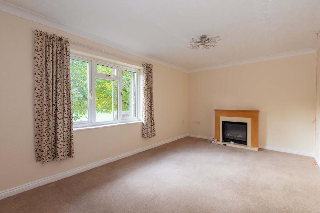 Apartment in Maidenhead, Bray Wick - View 2