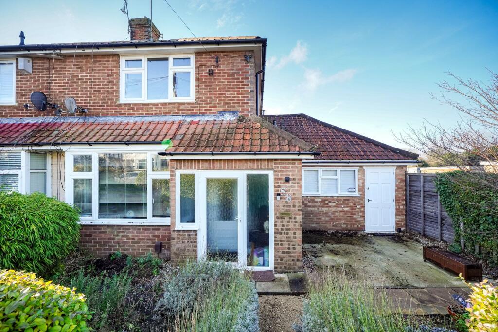 2 bedroom end of terrace house for sale in Stapleford Road, Luton, LU2
