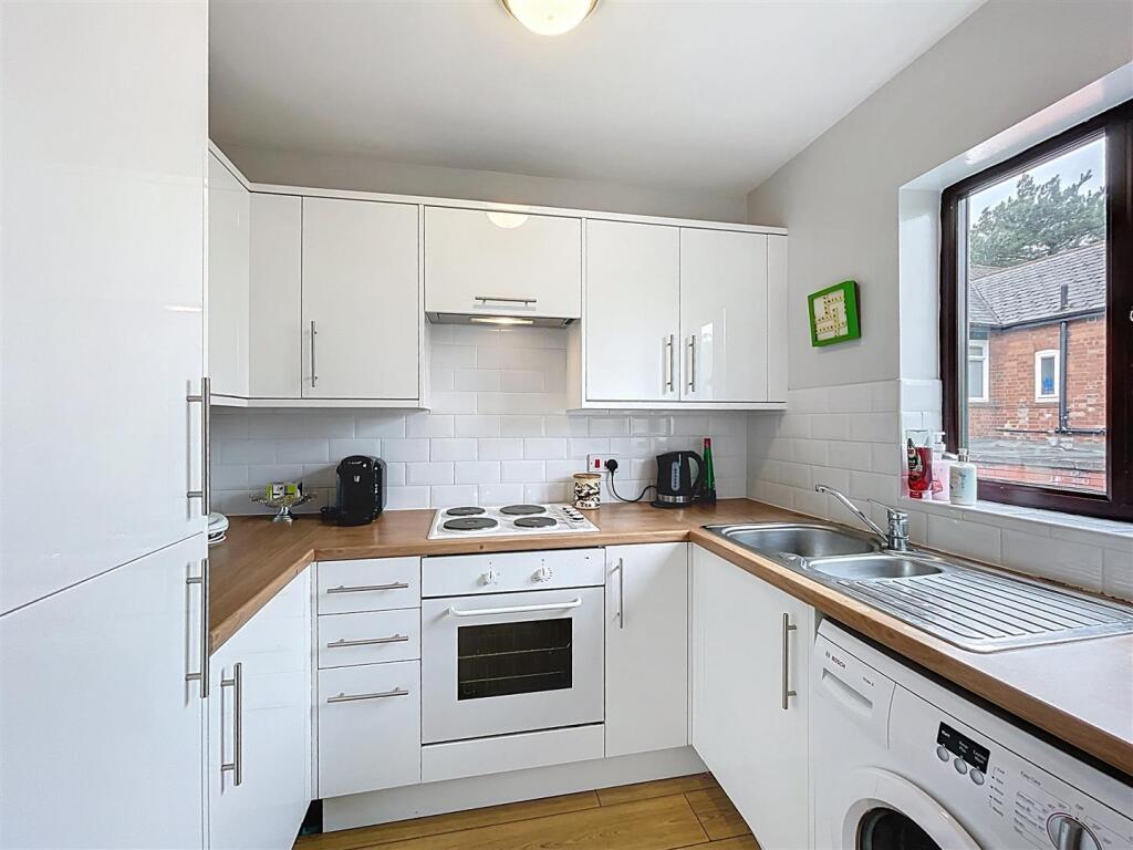 Apartment in Warwick, Kenilworth - View 2