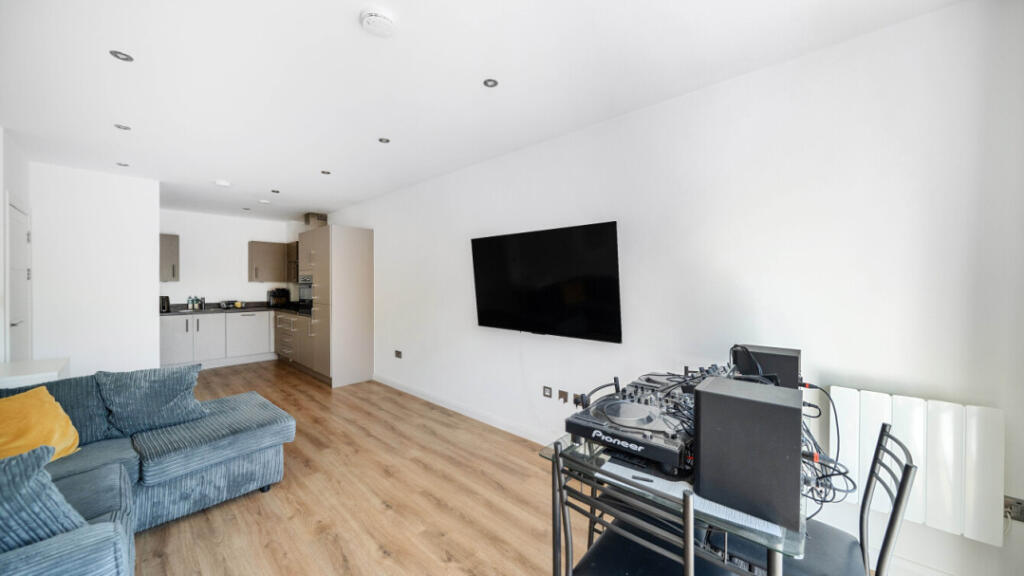 Augustin Court, 260 Church Road, Mitcham, CR4 3GJ photo 4