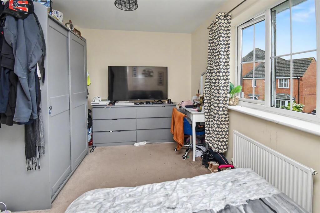 NN18 Nuthatch Close, Corby - More