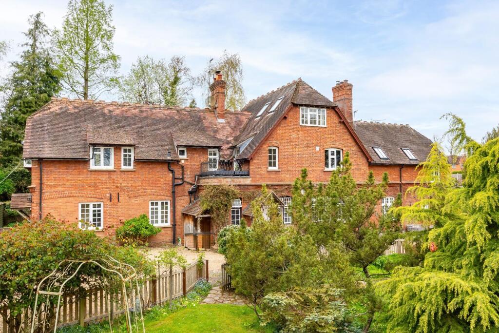 Main image of property: Mentmore