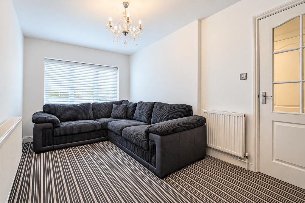 House in Hertsmere, Elstree and Borehamwood - More