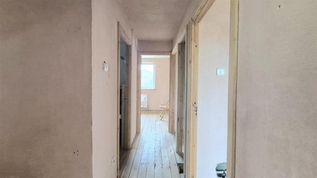 House in Hemel Hempstead - More