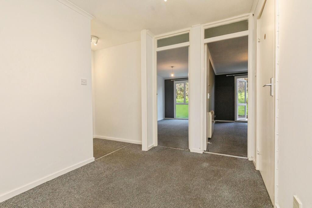 Henderson Close, Trowbridge, BA14 photo 4