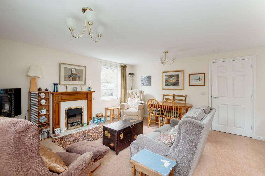 Apartment in Edinburgh, Firrhill, Comiston - View 4