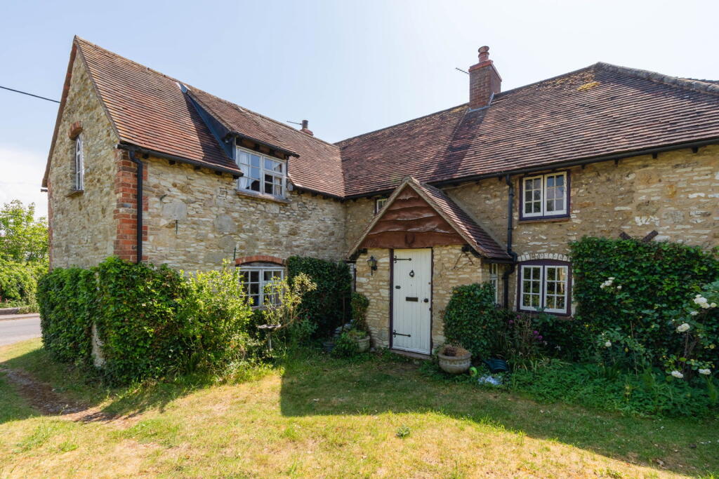 Main image of property: High Street, Chalgrove, Oxford, OX44 7ST