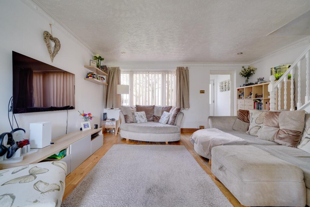 Wordsworth Close, Royston photo 4