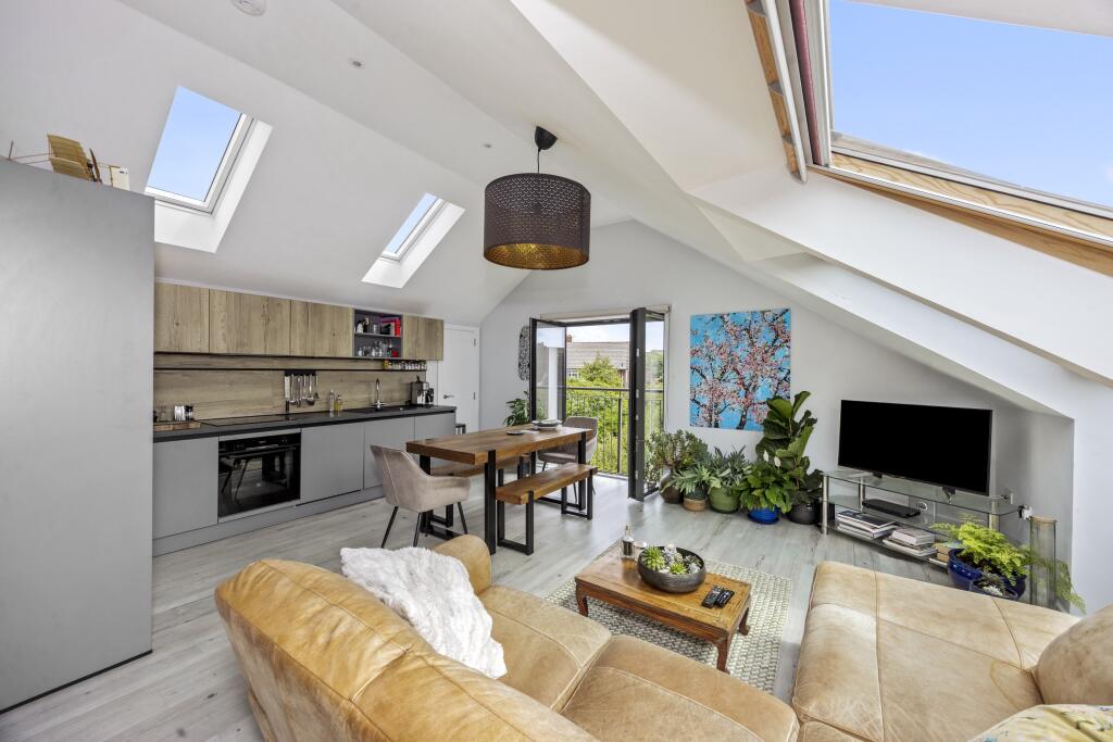 Apartment in Hove, Hangleton - View 5