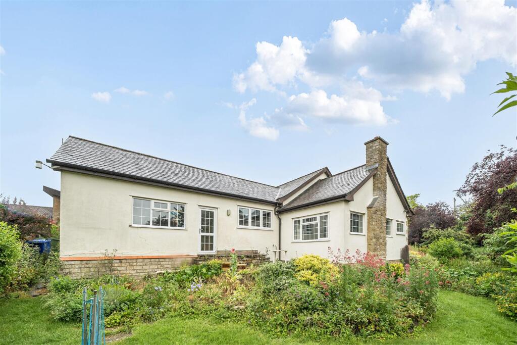 House in Silverstone, West Northamptonshire - View 4
