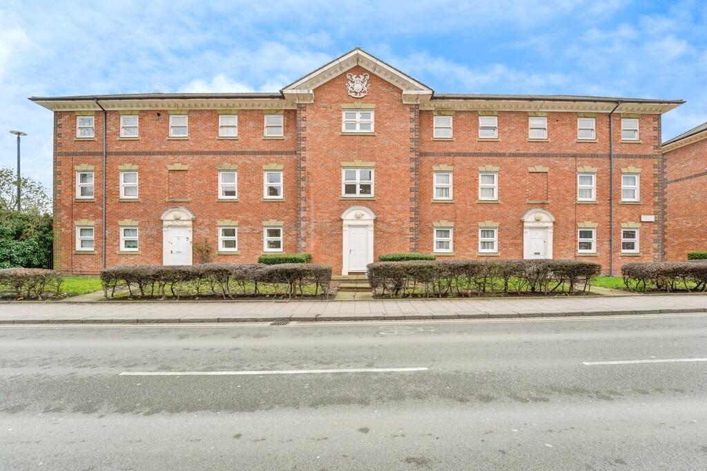 2-bed flat on Braemar Court,Ashburnham Road, £150,000