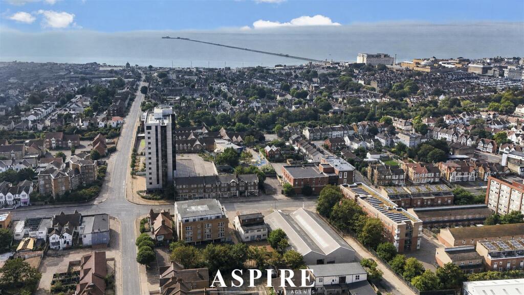 Apartment in Southend-on-Sea - View 2