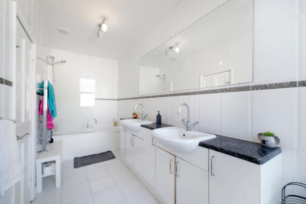 House in Croydon - View 5