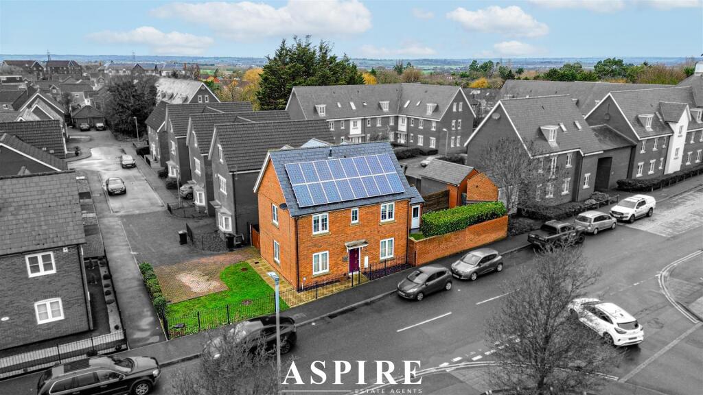 5-bed detached on Temple Way, Rayleigh, Essex, £600,000