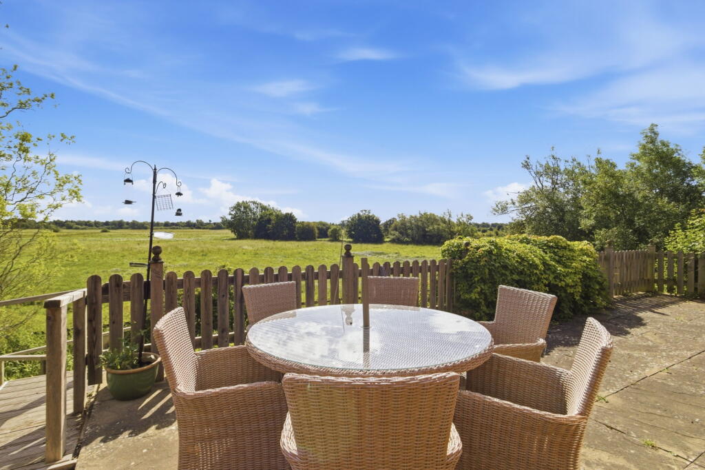 Upton Gardens, Upton Upon Severn, WR8 0NU photo 2