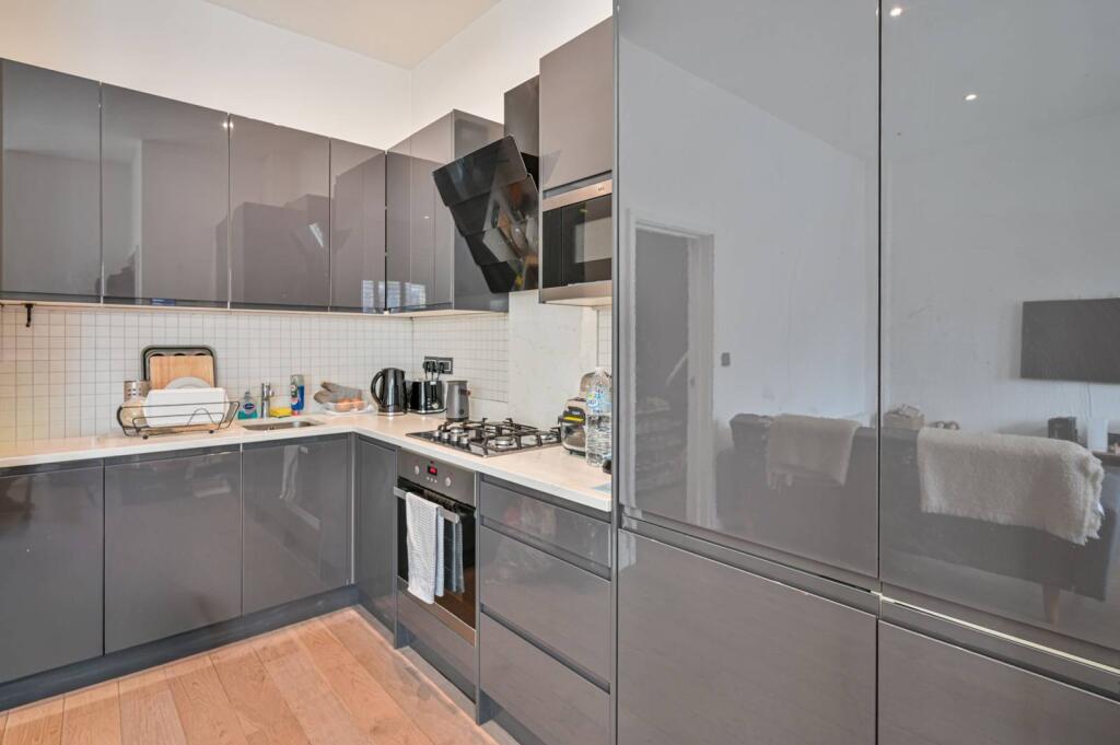 Main image of property: Eardley Road, Streatham Common, SW16