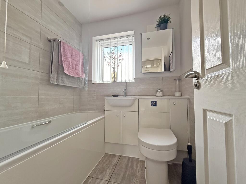 House in Cardiff, Llanharan - View 4