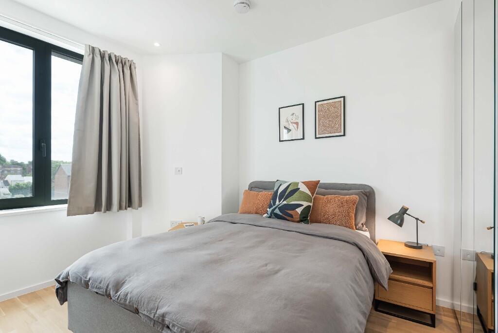 Main image of property: Gravity Co Reading Town Centre , 59 Queens Road, Reading, Berkshire, RG1