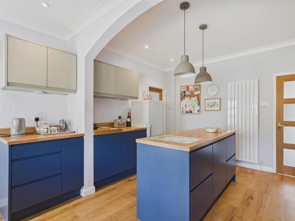 House in Worcester - View 5
