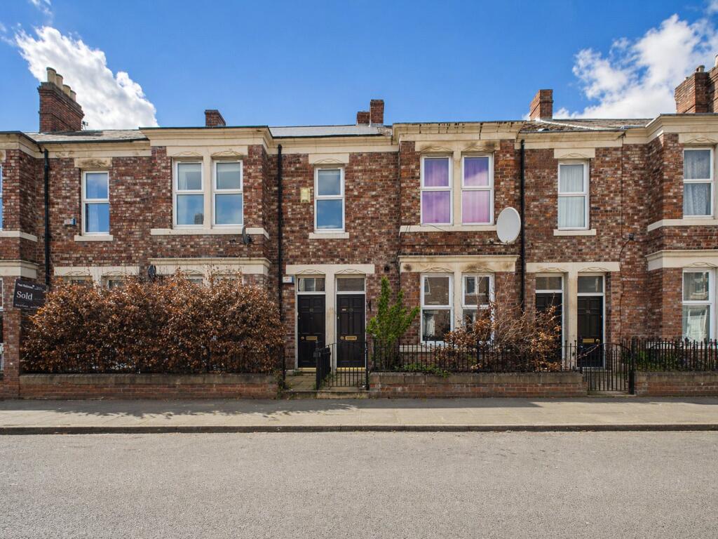 2-bed flat on Windsor Avenue, Saltwell, Gateshead, NE8, £110,000