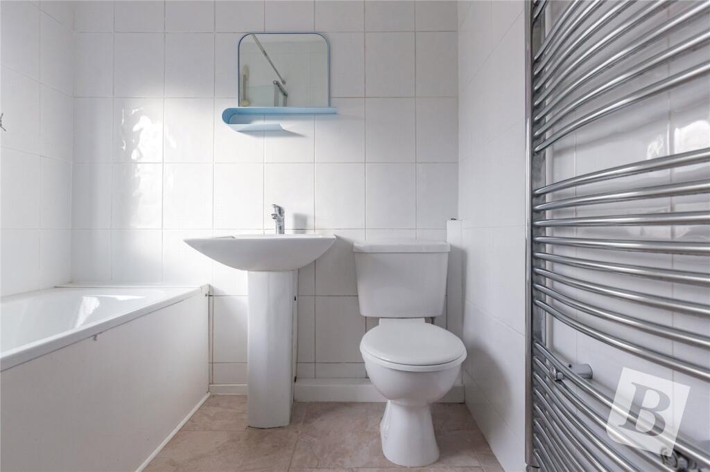 Essex Road, Romford, RM7 - More