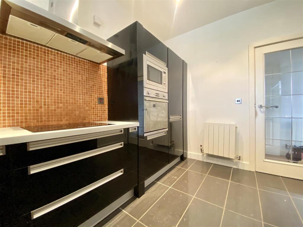Apartment in Doncaster - View 5