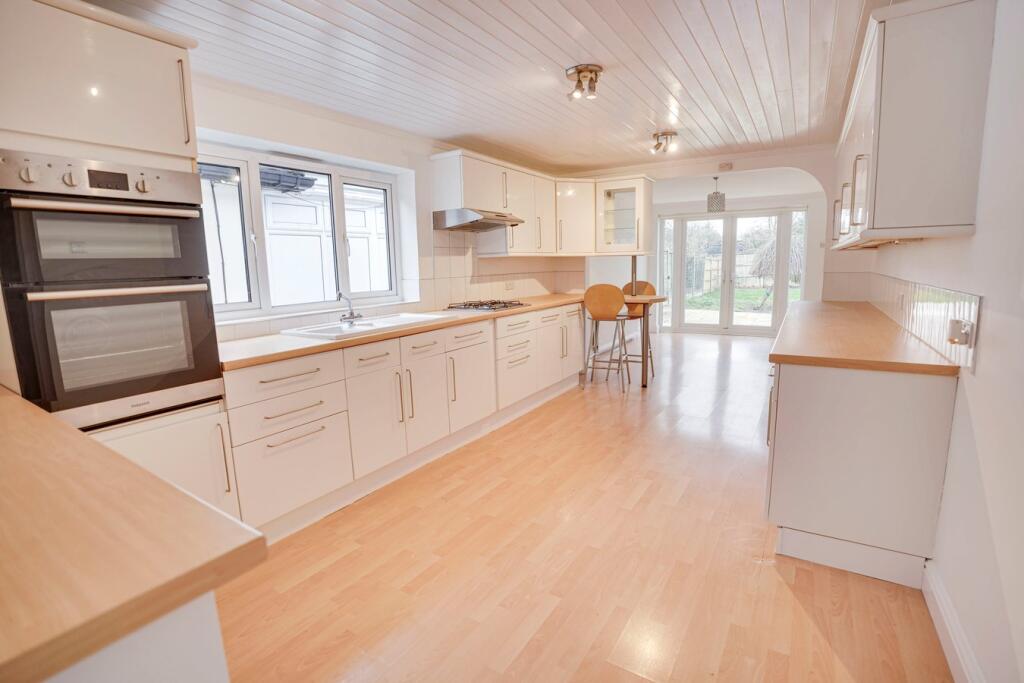 High Wych Road, Sawbridgeworth, CM21 photo 2