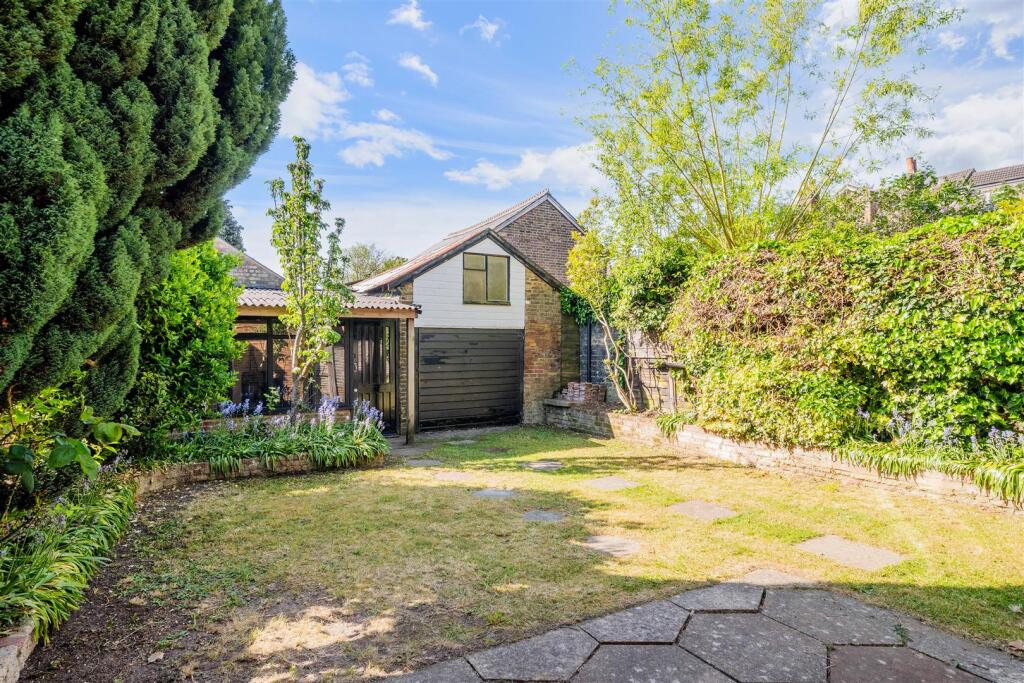 Main image of property: Endsleigh Road, Merstham, RH1 3LX