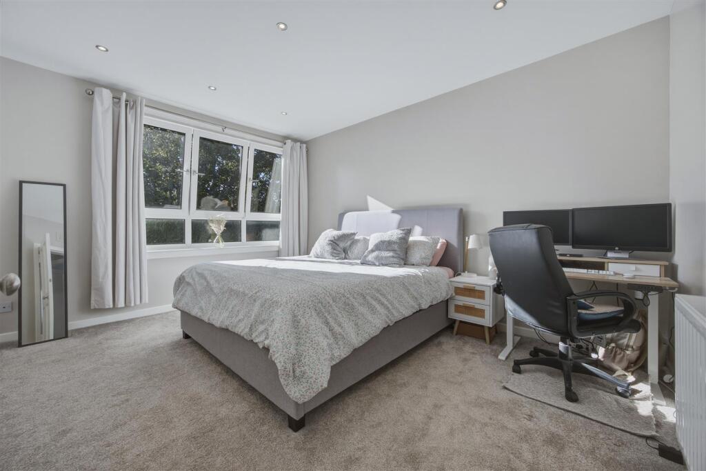 Eriska Avenue,  Kinightswood, Glasgow photo 4