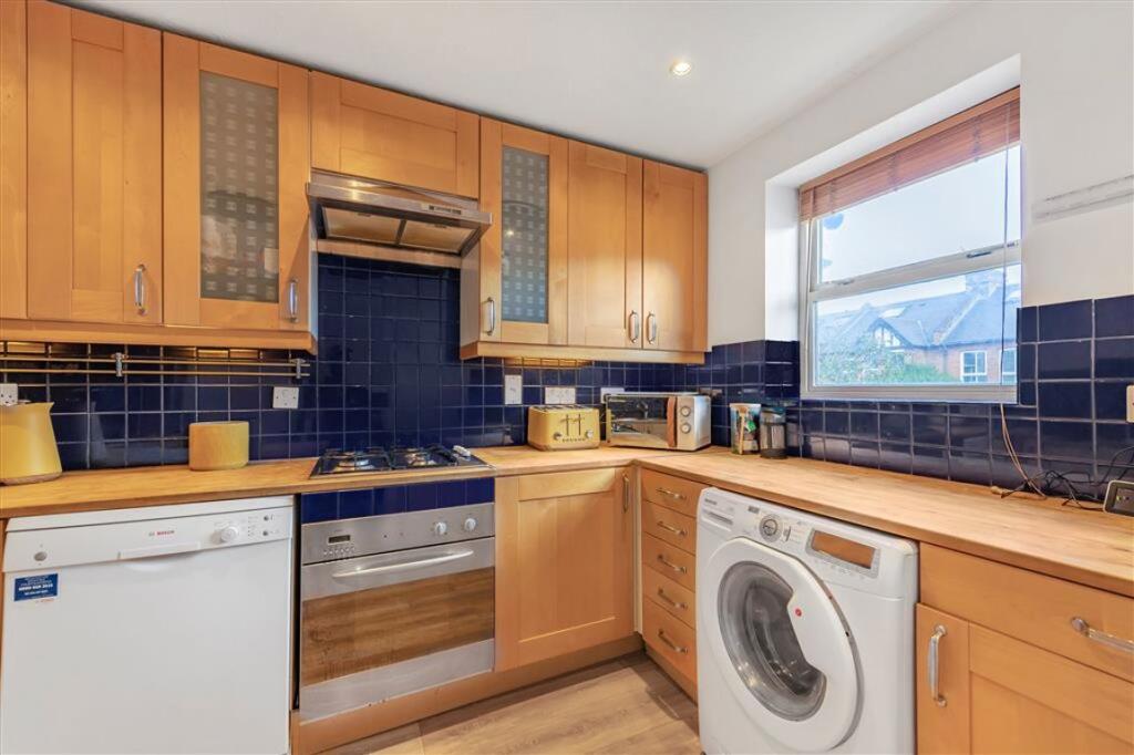Apartment in London, Mortlake - View 4