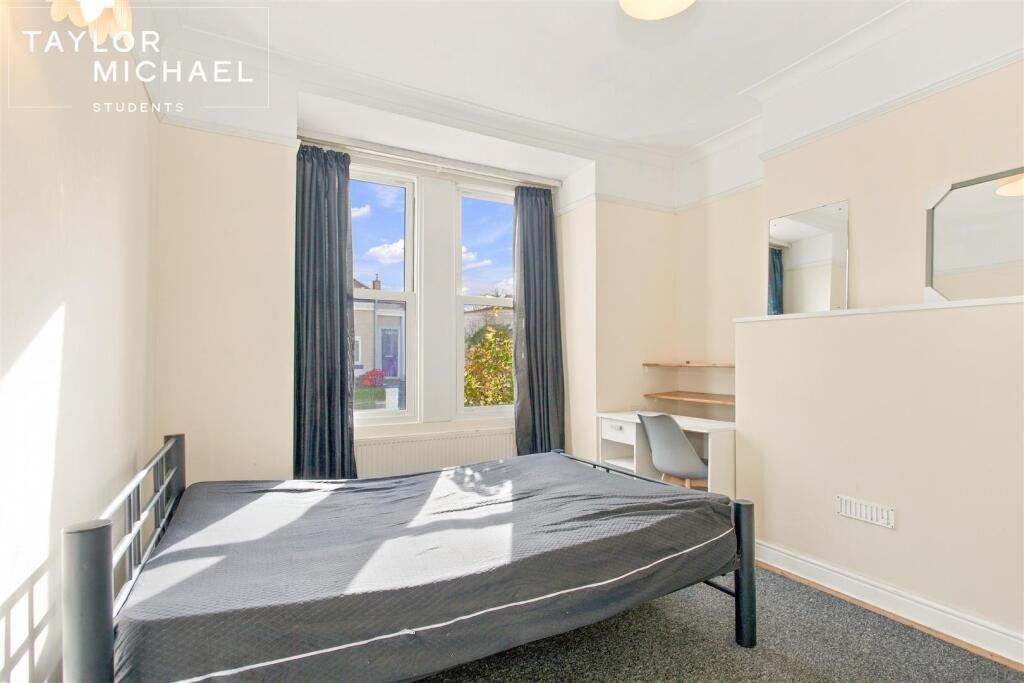 6 bedroom terraced house for rent