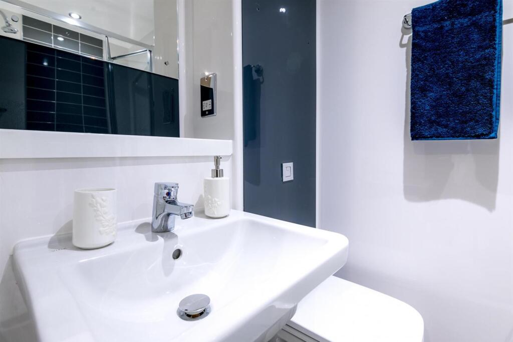 Apartment in Reading - View 3