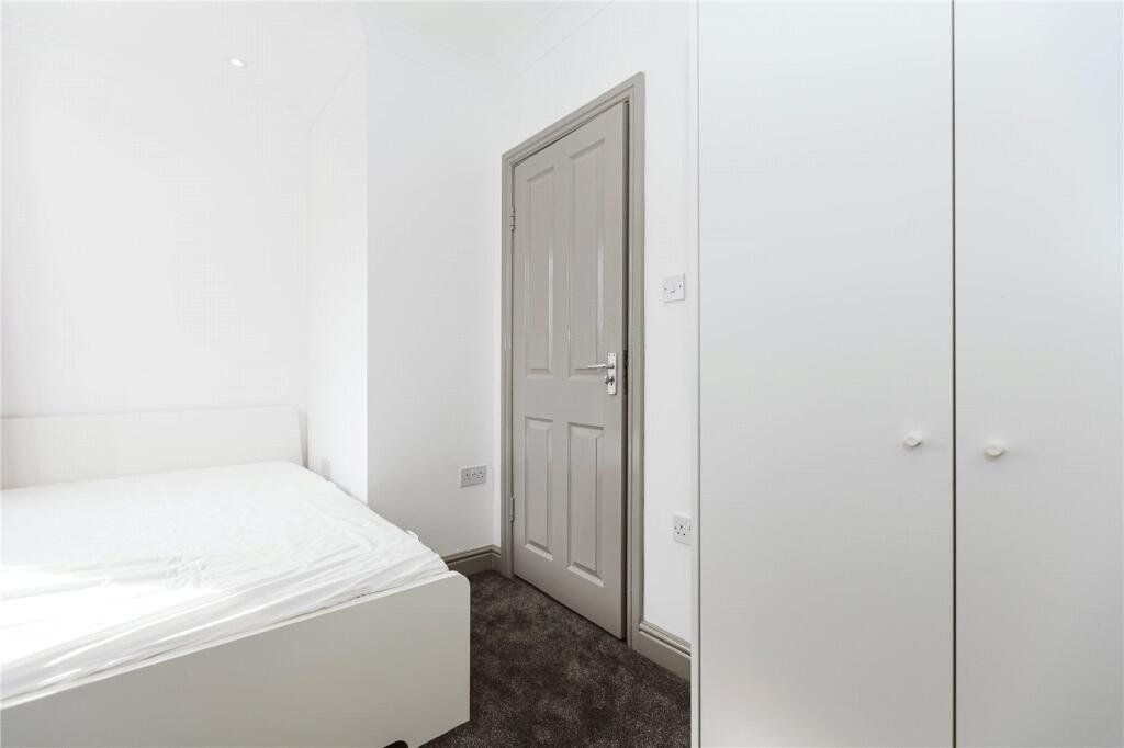 6 bedroom semi-detached house for rent
