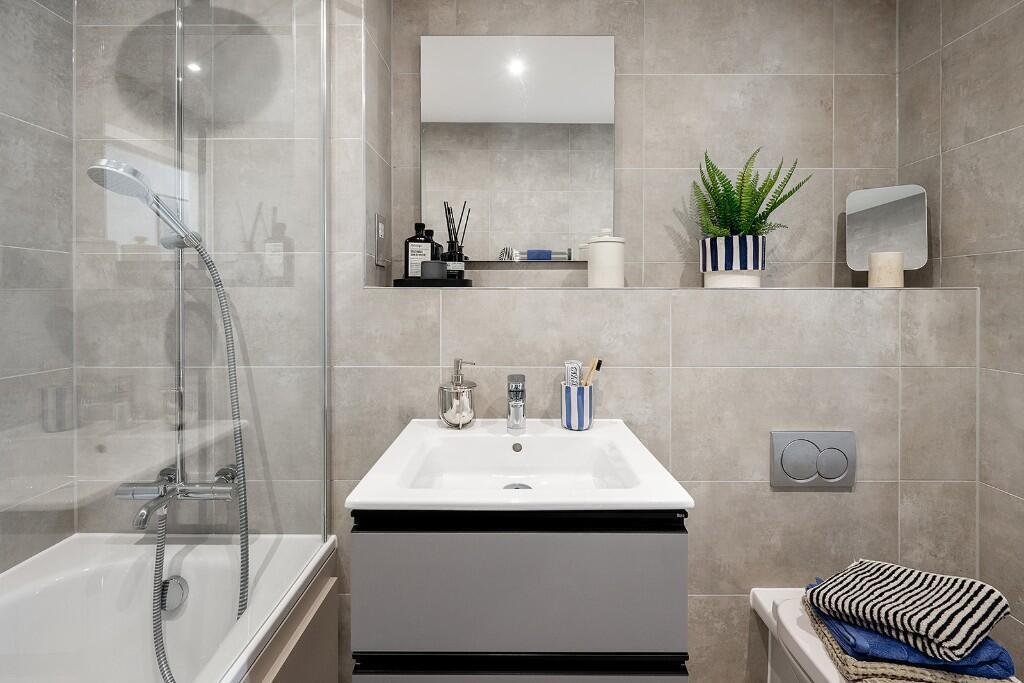Apartment in Slough - View 4