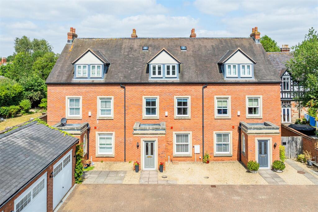 Main image of property: 9 Oakley Manor Gardens, Shrewsbury, SY3 7NT