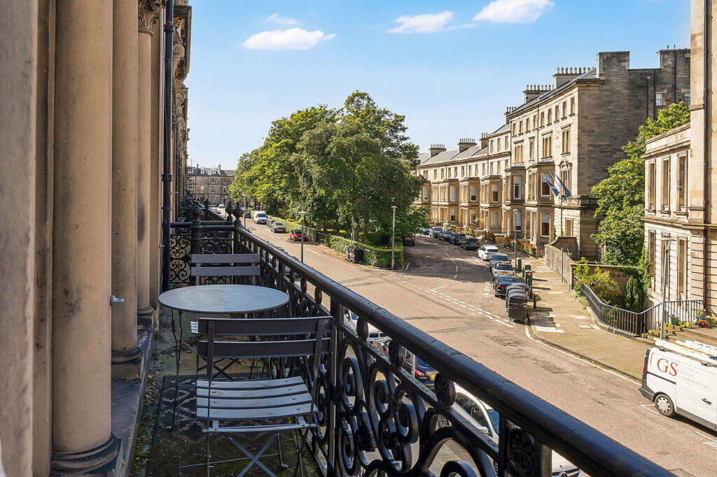 Apartment in Edinburgh, Haymarket, West End - View 2
