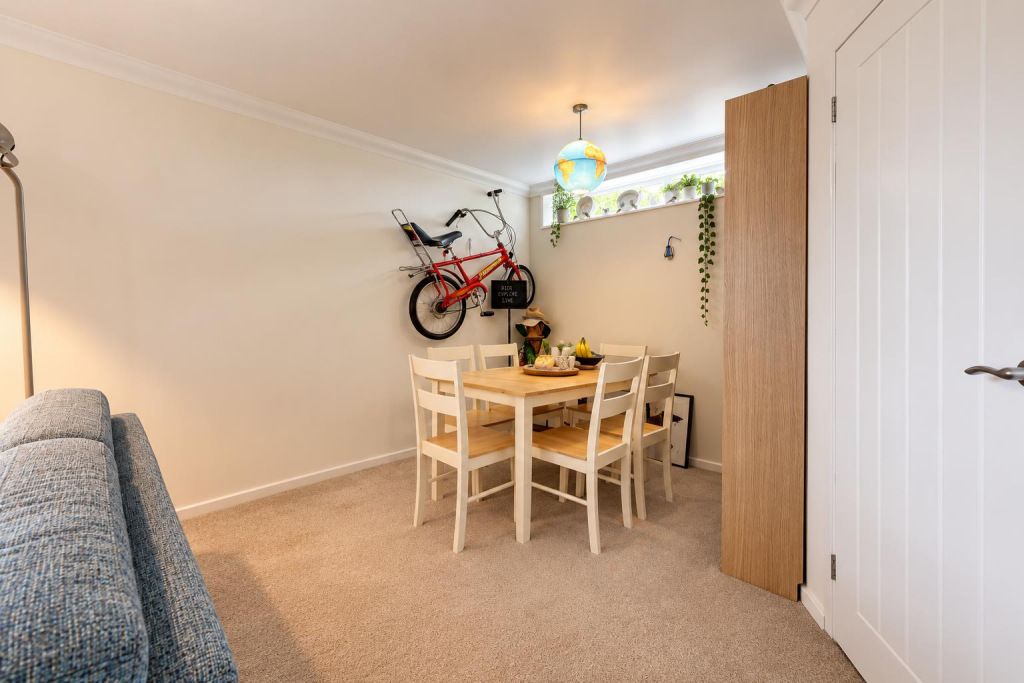 Apartment in Southend-on-Sea - View 4