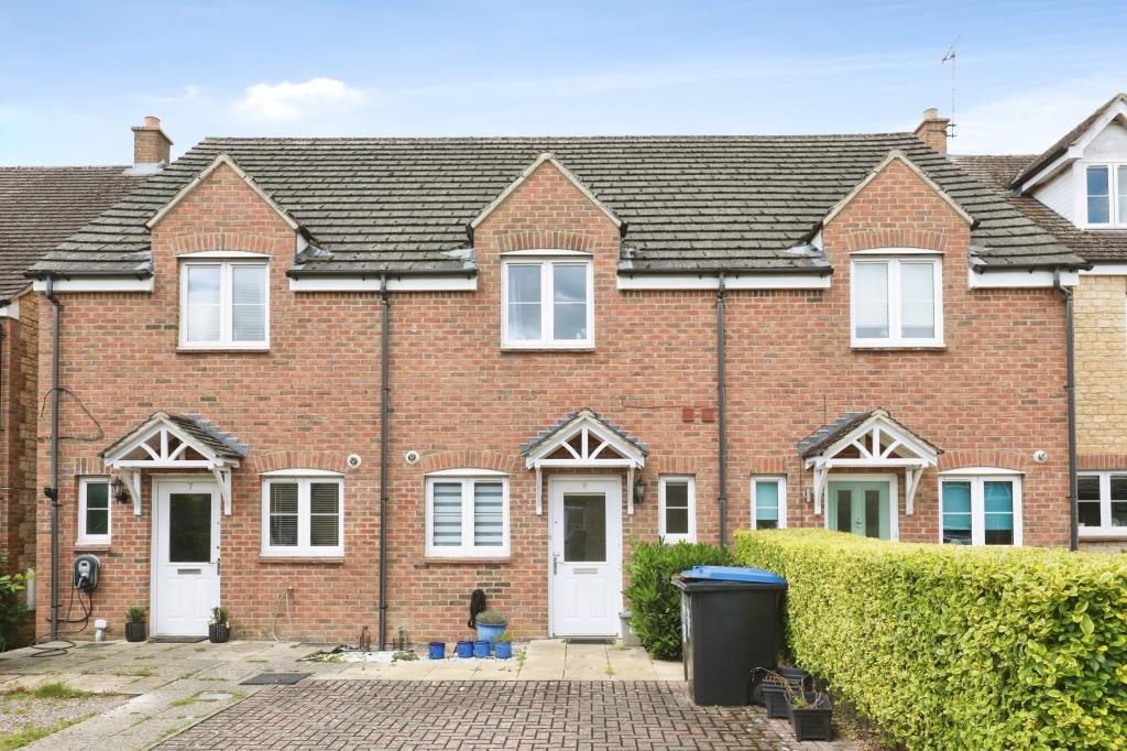 Main image of property: Chamberlain Close, Carterton, OX18