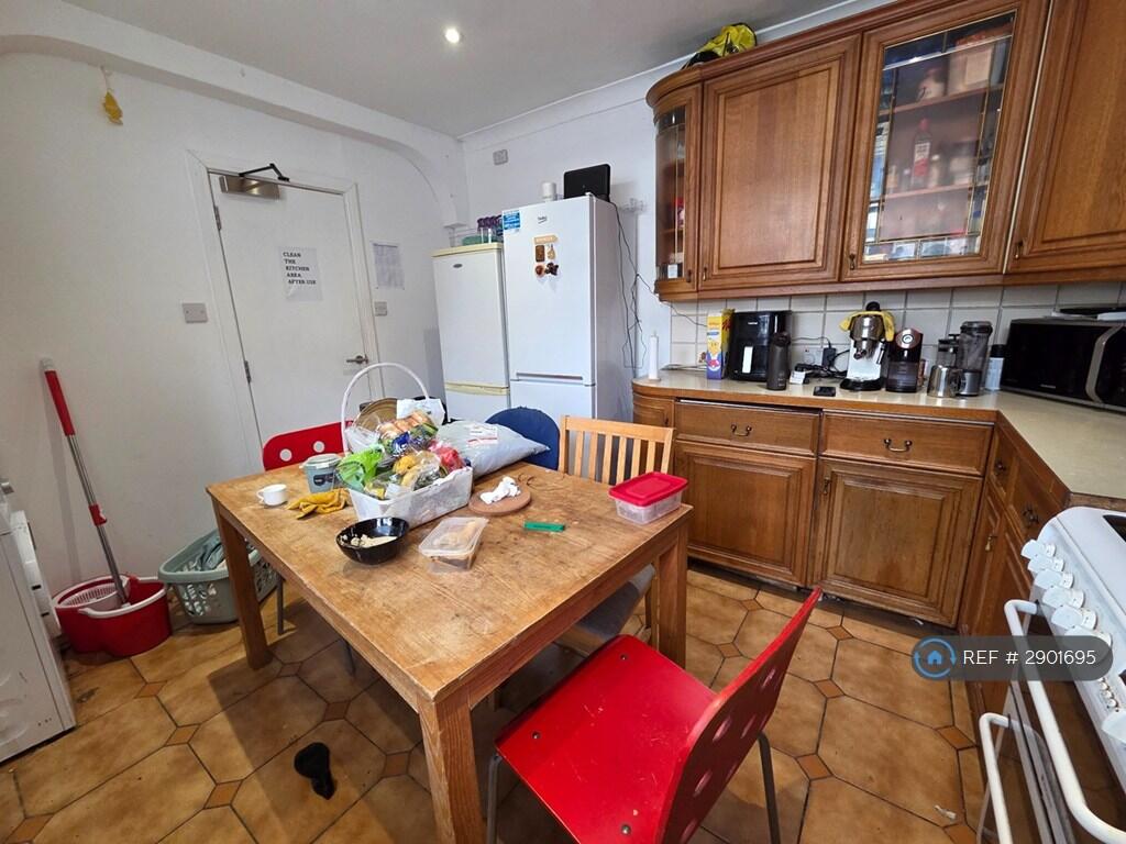House in London - View 5
