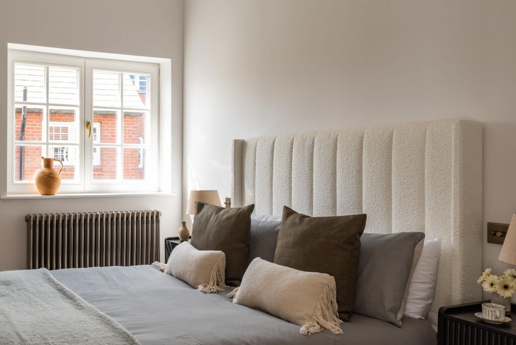 Apartment in Waverley, Farnham - View 5